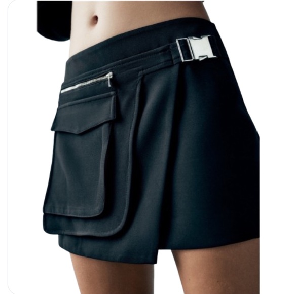 Zara Mini Skirt Asymmetrical Pocket Mid Rise Black Silver Buckle Zippered Small - Picture 1 of 9